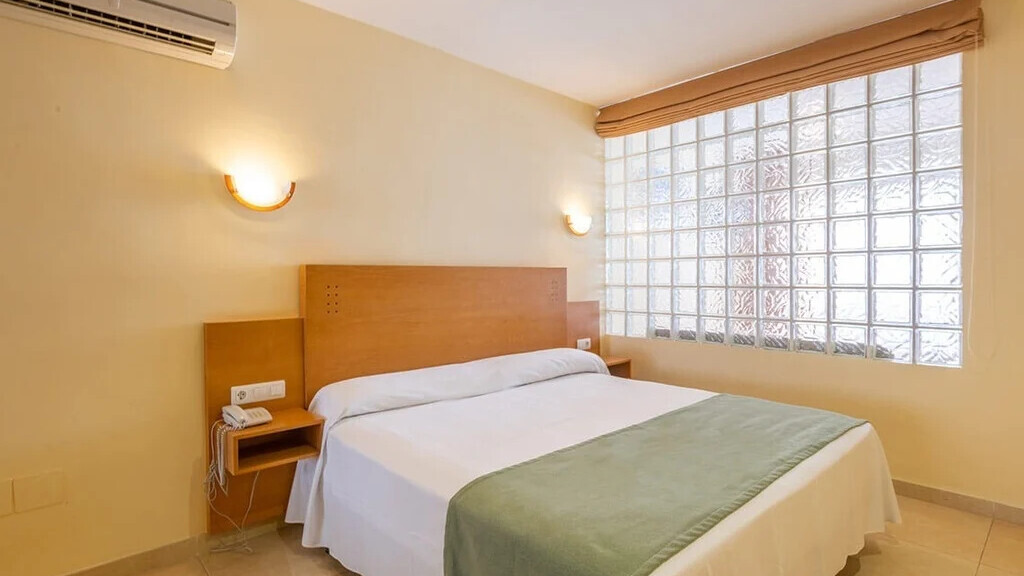 Hotel Parasol by Dorobe